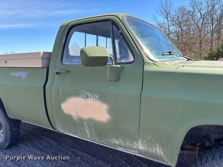 image for item FB3224 1986 Chevrolet K20 pickup truck