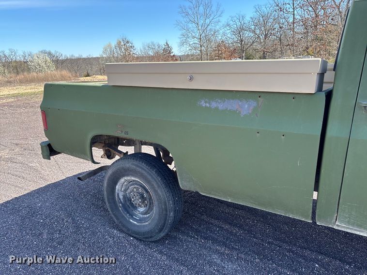 image for item FB3224 1986 Chevrolet K20 pickup truck