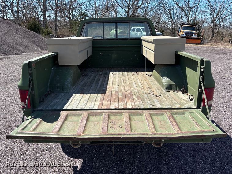 image for item FB3224 1986 Chevrolet K20 pickup truck