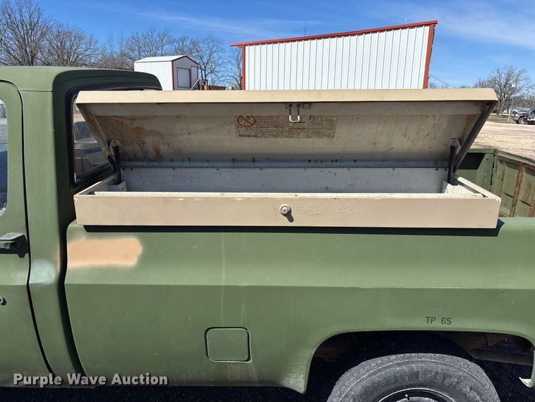 image for item FB3224 1986 Chevrolet K20 pickup truck