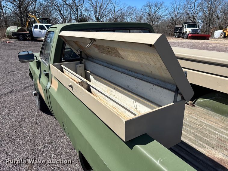 image for item FB3224 1986 Chevrolet K20 pickup truck