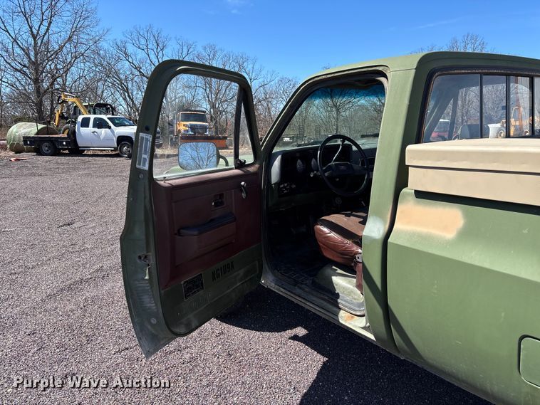 image for item FB3224 1986 Chevrolet K20 pickup truck