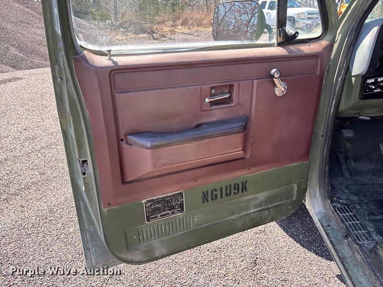 image for item FB3224 1986 Chevrolet K20 pickup truck