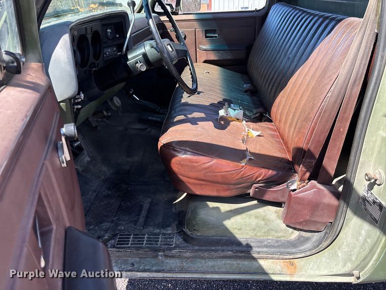 image for item FB3224 1986 Chevrolet K20 pickup truck