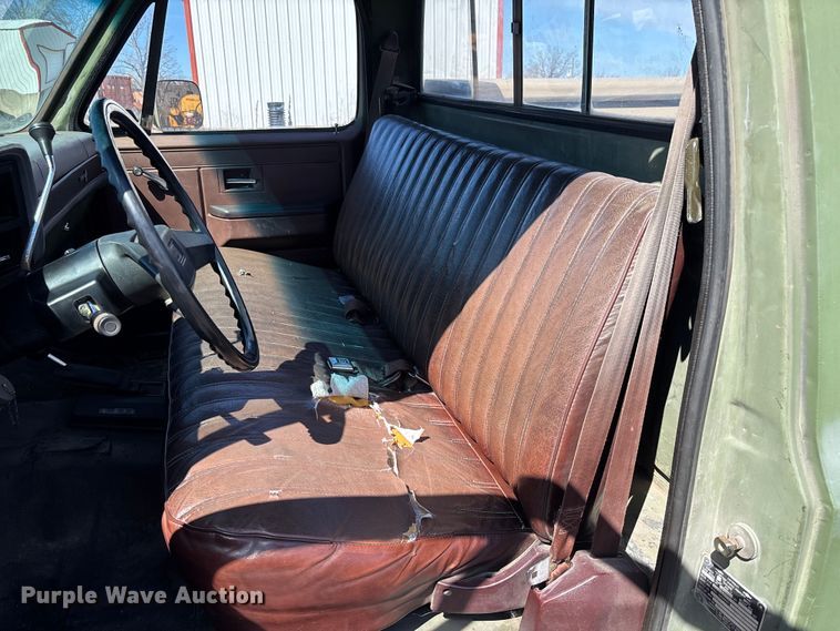 image for item FB3224 1986 Chevrolet K20 pickup truck