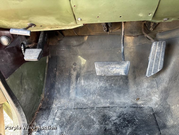 image for item FB3224 1986 Chevrolet K20 pickup truck