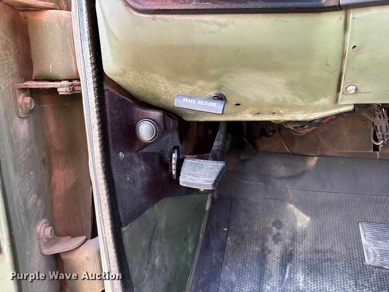 image for item FB3224 1986 Chevrolet K20 pickup truck