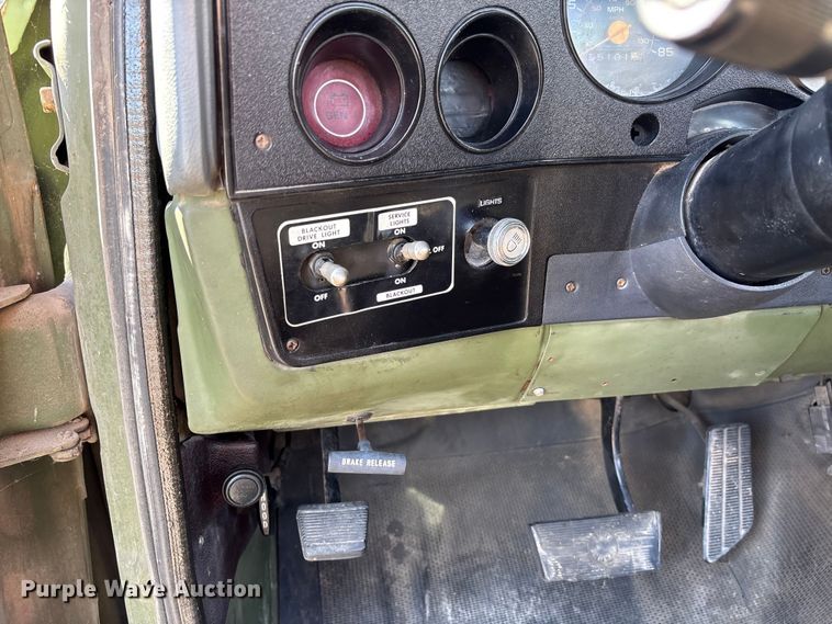 image for item FB3224 1986 Chevrolet K20 pickup truck