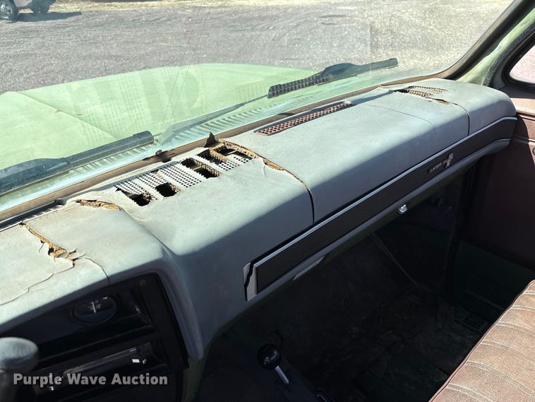 image for item FB3224 1986 Chevrolet K20 pickup truck