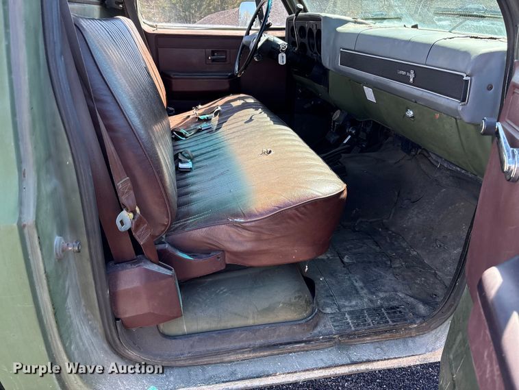 image for item FB3224 1986 Chevrolet K20 pickup truck