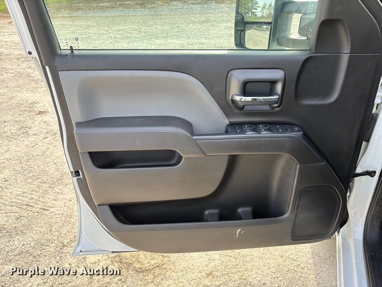 image for item FB3232 2017 Chevrolet Silverado 1500 Crew Cab pickup truck