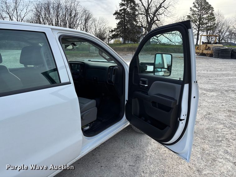 image for item FB3232 2017 Chevrolet Silverado 1500 Crew Cab pickup truck