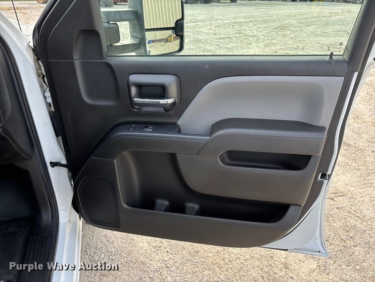 image for item FB3232 2017 Chevrolet Silverado 1500 Crew Cab pickup truck