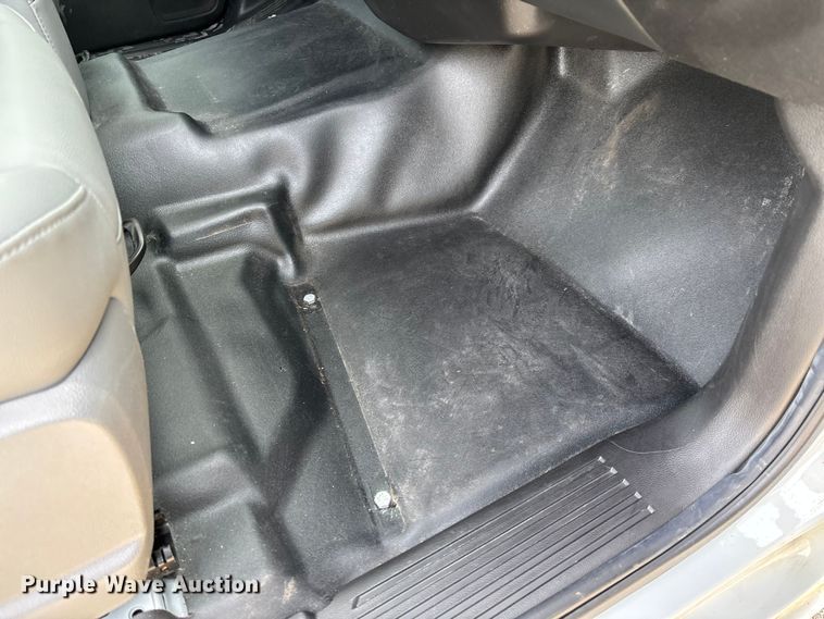 image for item FB3232 2017 Chevrolet Silverado 1500 Crew Cab pickup truck