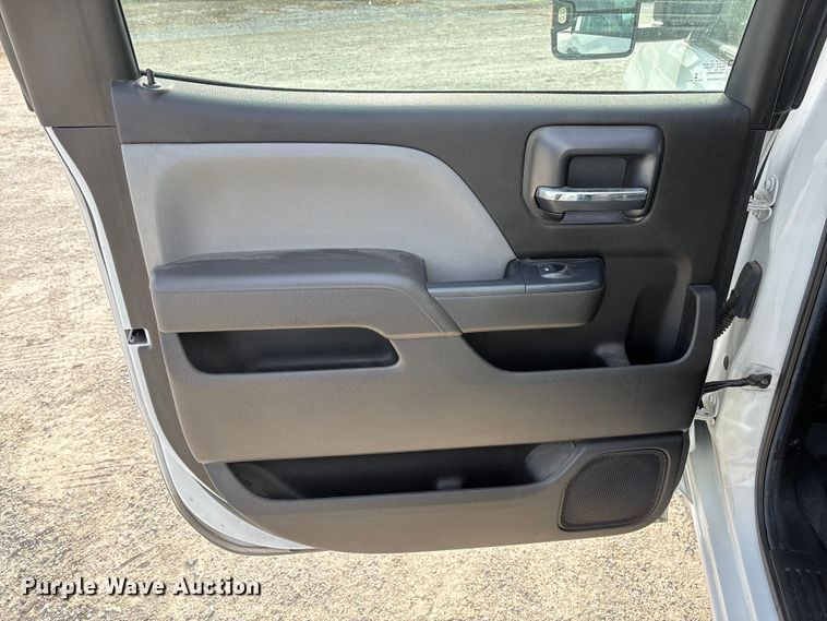 image for item FB3232 2017 Chevrolet Silverado 1500 Crew Cab pickup truck