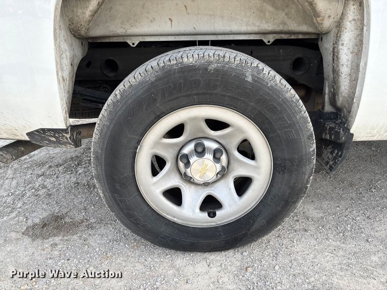 image for item FB3232 2017 Chevrolet Silverado 1500 Crew Cab pickup truck