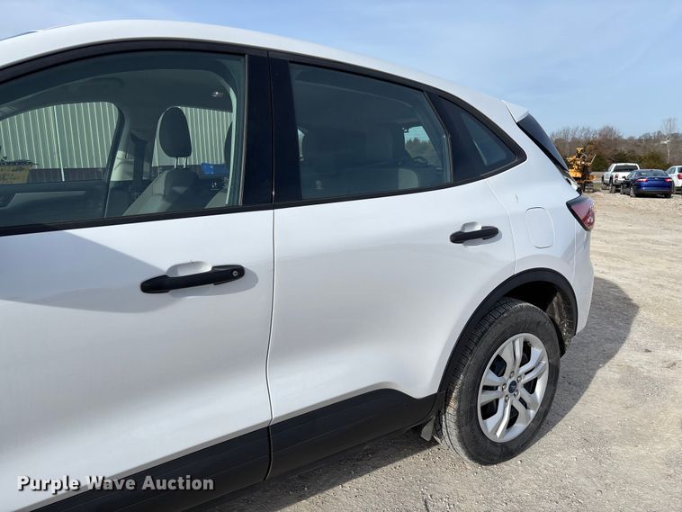 image for item FB3233 2021 Ford Escape SUV