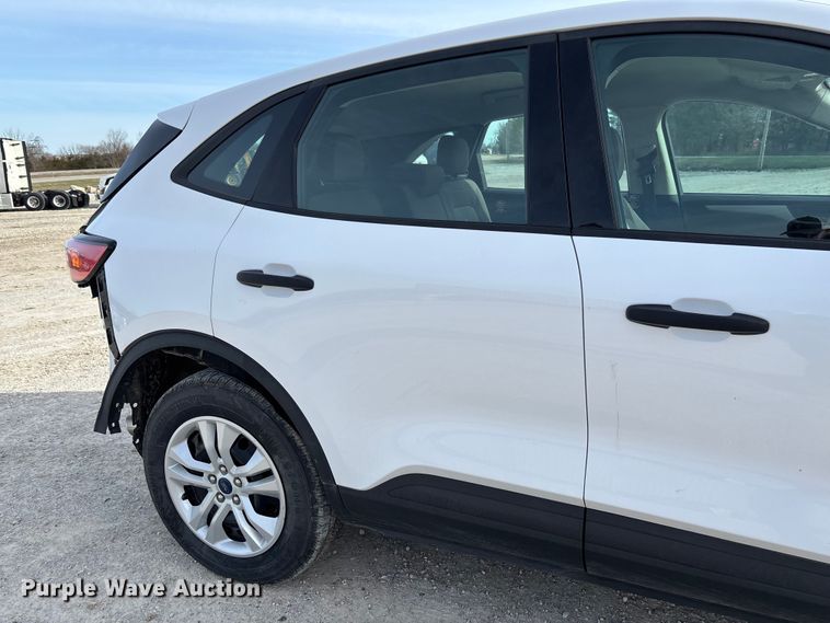 image for item FB3233 2021 Ford Escape SUV