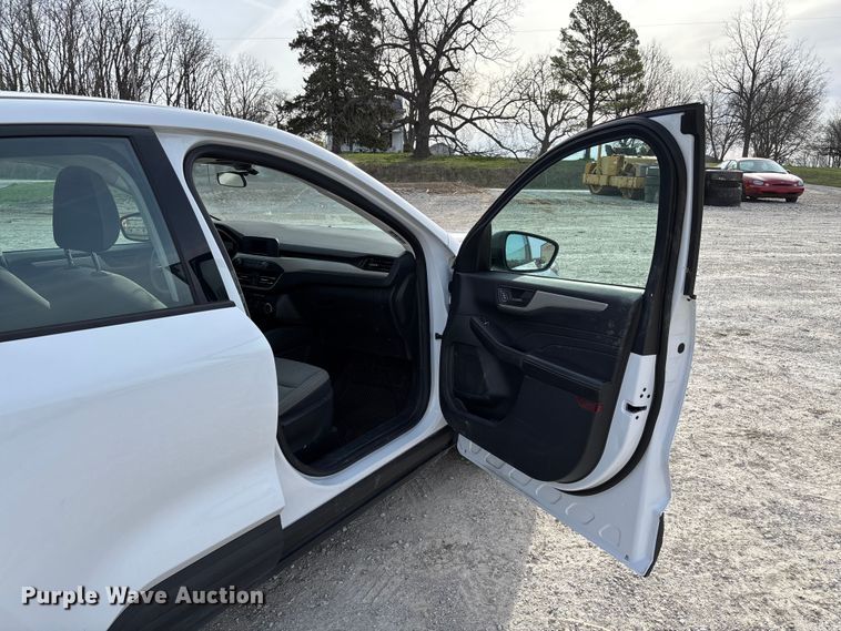 image for item FB3233 2021 Ford Escape SUV