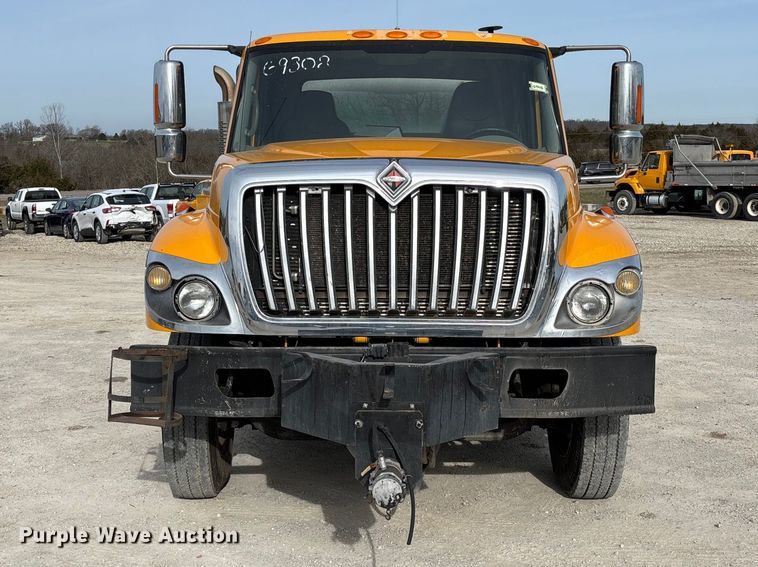 image for item FB3234 2008 International 7400 oil distributor truck