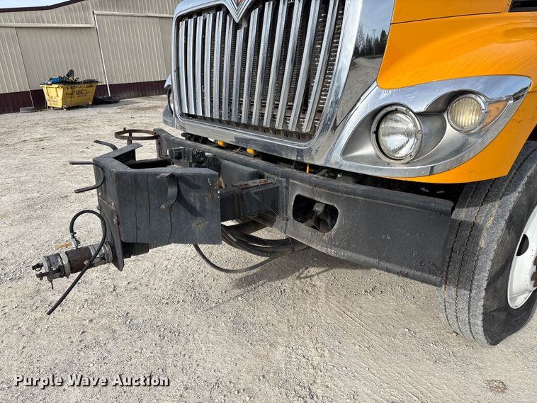 image for item FB3234 2008 International 7400 oil distributor truck