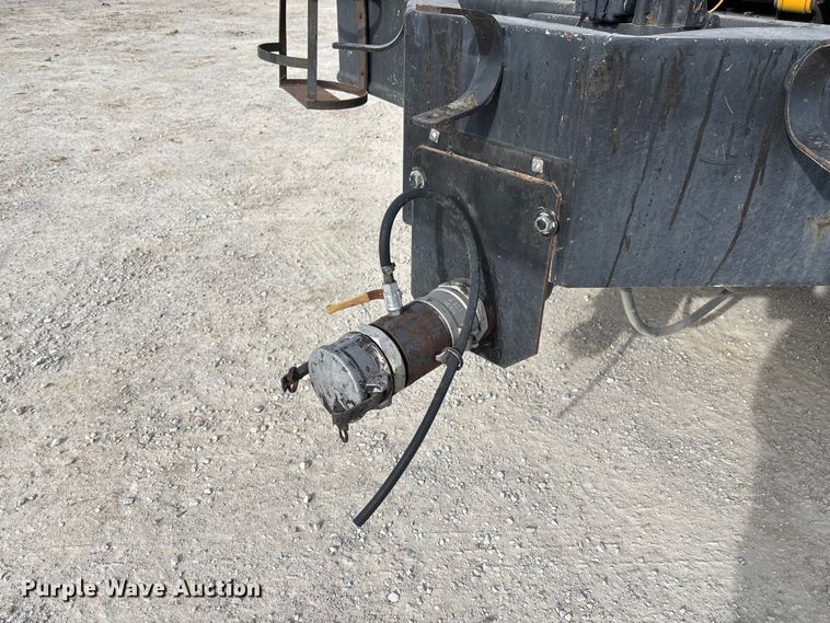 image for item FB3234 2008 International 7400 oil distributor truck