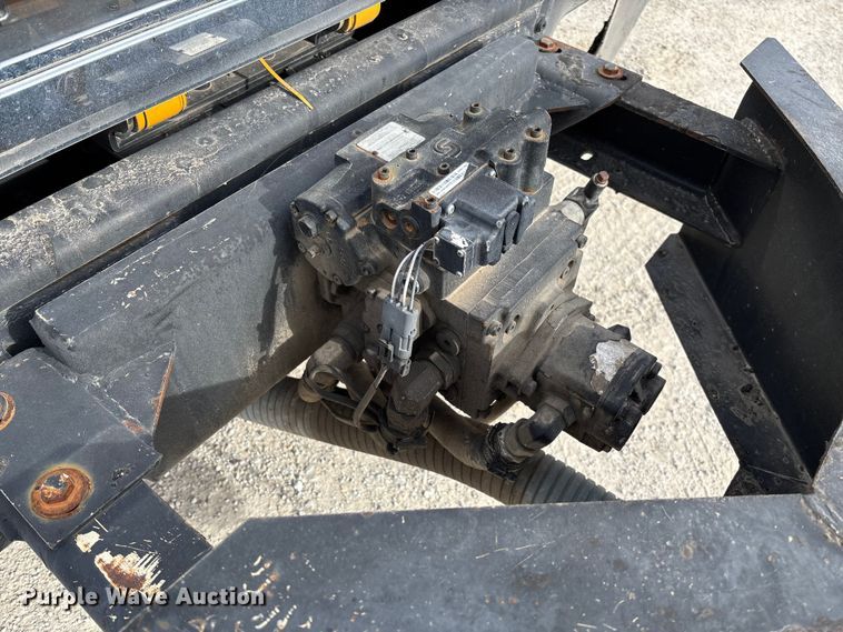 image for item FB3234 2008 International 7400 oil distributor truck