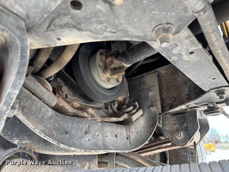 image for item FB3234 2008 International 7400 oil distributor truck