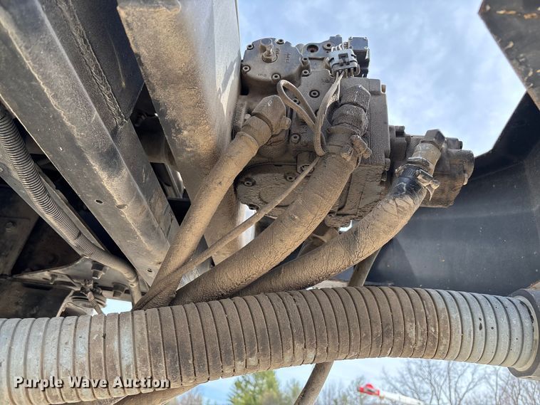 image for item FB3234 2008 International 7400 oil distributor truck