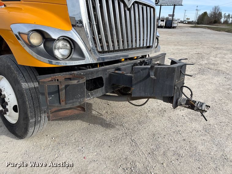 image for item FB3234 2008 International 7400 oil distributor truck