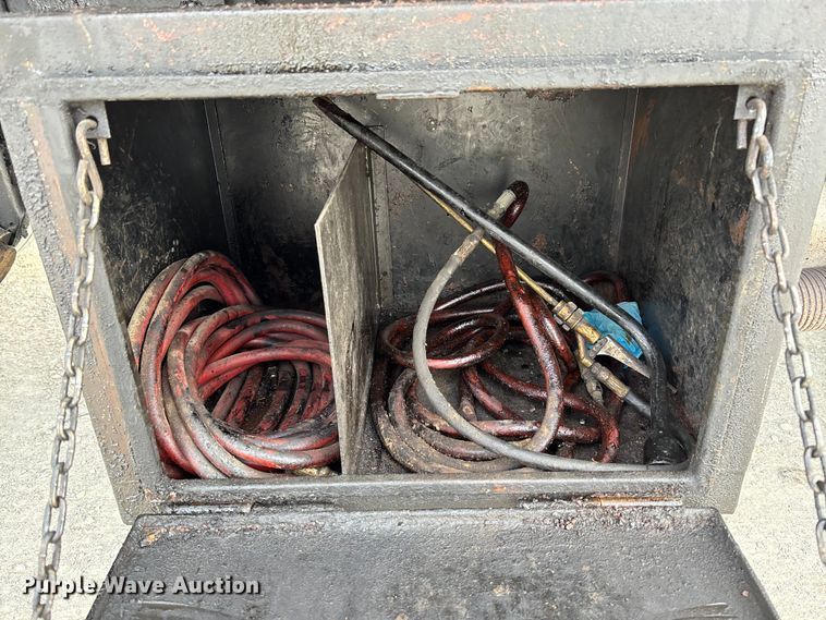 image for item FB3234 2008 International 7400 oil distributor truck