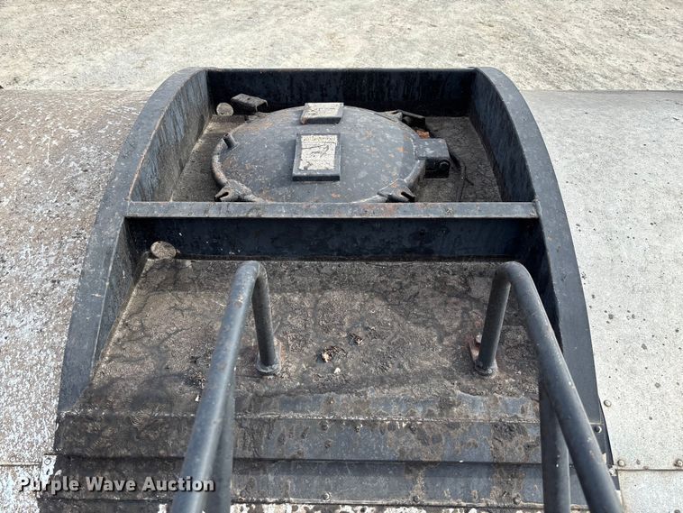 image for item FB3234 2008 International 7400 oil distributor truck