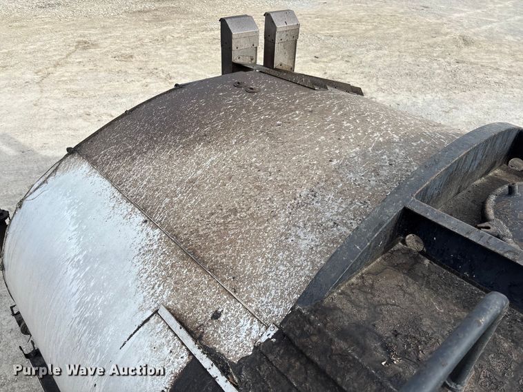 image for item FB3234 2008 International 7400 oil distributor truck