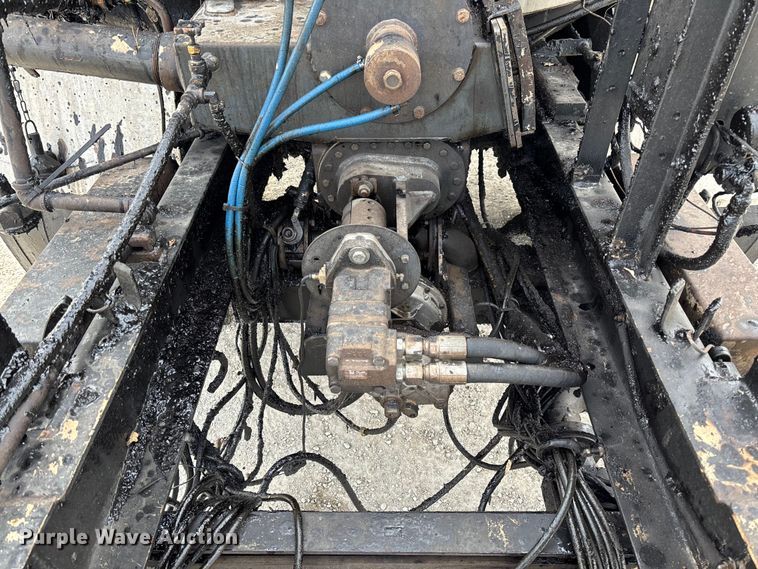 image for item FB3234 2008 International 7400 oil distributor truck