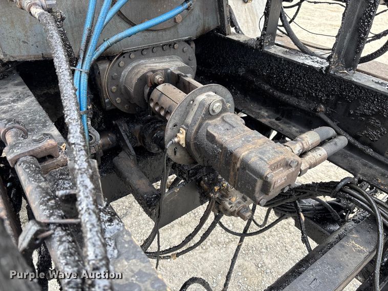 image for item FB3234 2008 International 7400 oil distributor truck