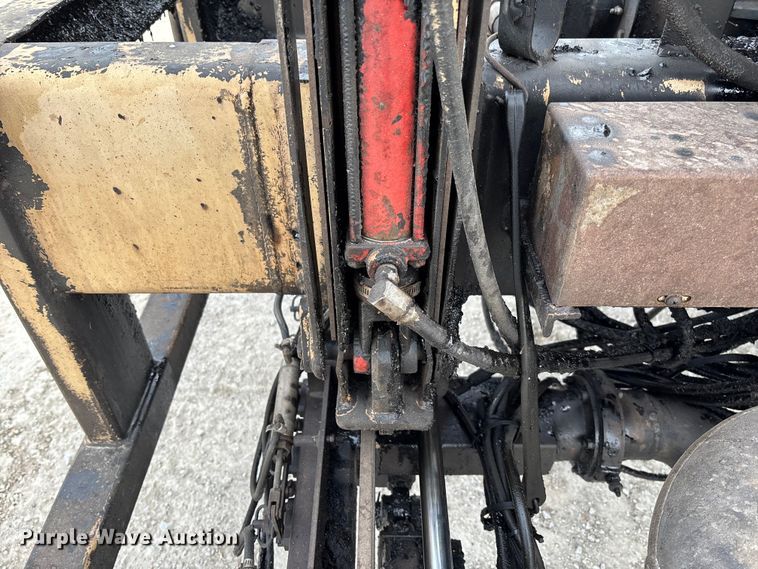 image for item FB3234 2008 International 7400 oil distributor truck