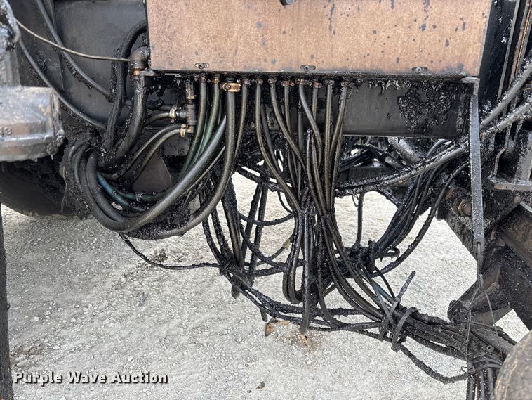 image for item FB3234 2008 International 7400 oil distributor truck