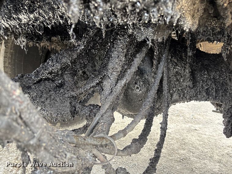 image for item FB3234 2008 International 7400 oil distributor truck