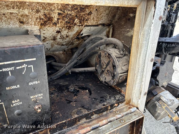 image for item FB3234 2008 International 7400 oil distributor truck