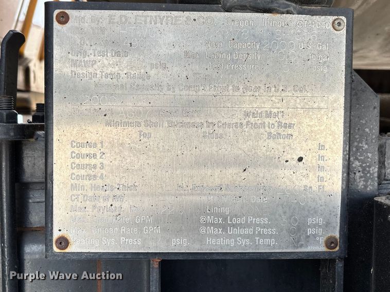 image for item FB3234 2008 International 7400 oil distributor truck