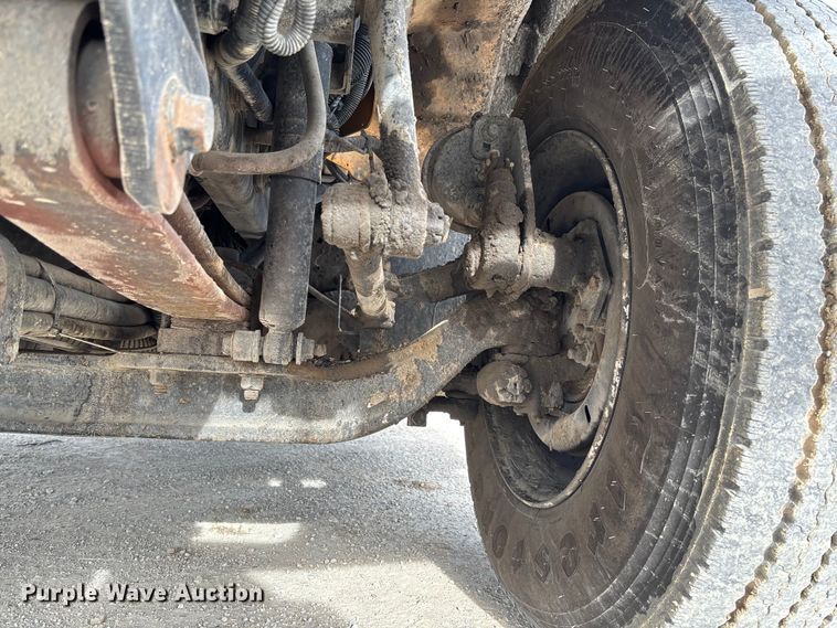 image for item FB3234 2008 International 7400 oil distributor truck