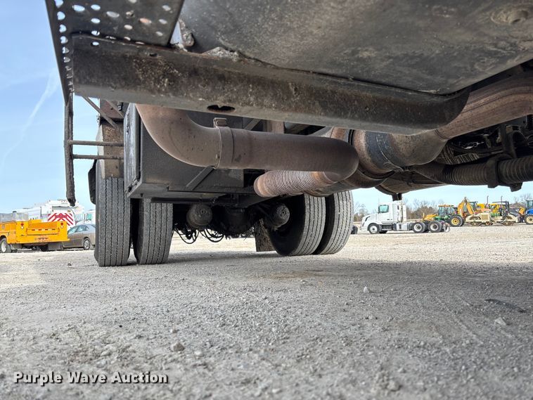 image for item FB3234 2008 International 7400 oil distributor truck