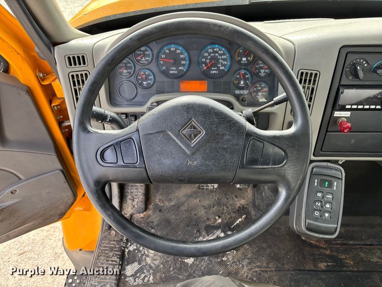 image for item FB3234 2008 International 7400 oil distributor truck