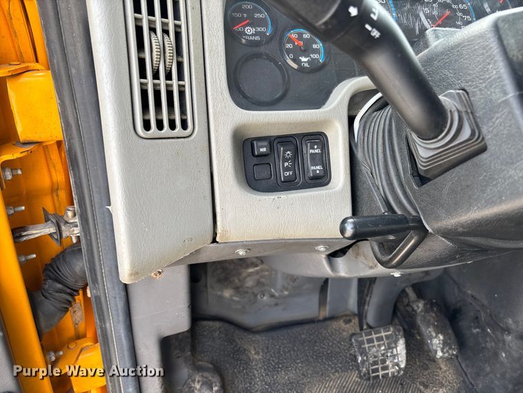 image for item FB3234 2008 International 7400 oil distributor truck