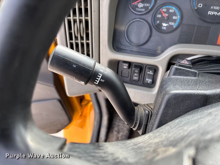 image for item FB3234 2008 International 7400 oil distributor truck