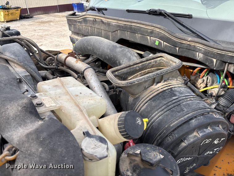 image for item FB3234 2008 International 7400 oil distributor truck