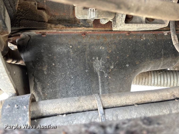 image for item FB3234 2008 International 7400 oil distributor truck