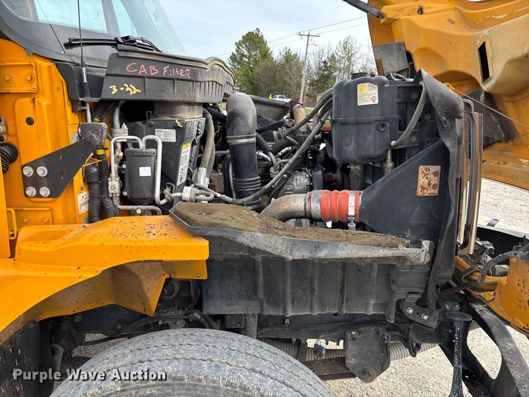 image for item FB3234 2008 International 7400 oil distributor truck