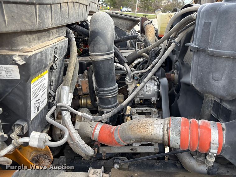 image for item FB3234 2008 International 7400 oil distributor truck