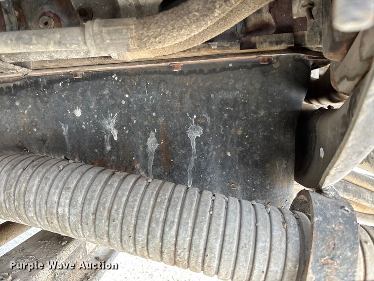 image for item FB3234 2008 International 7400 oil distributor truck